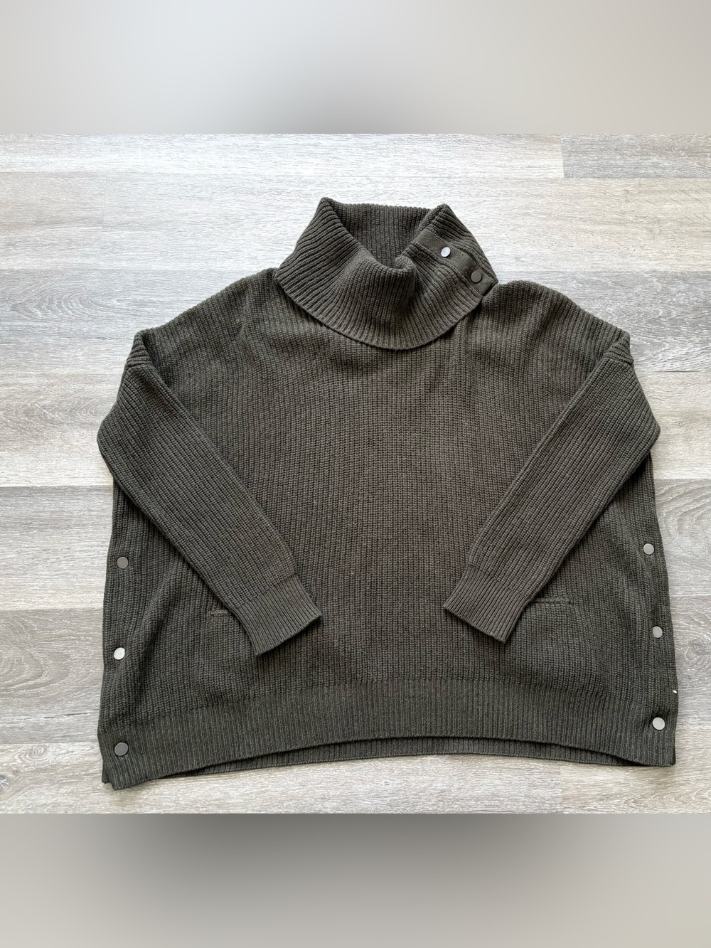 VINCE wool Turtleneck Button-Snap Knit Sweater - Olive green